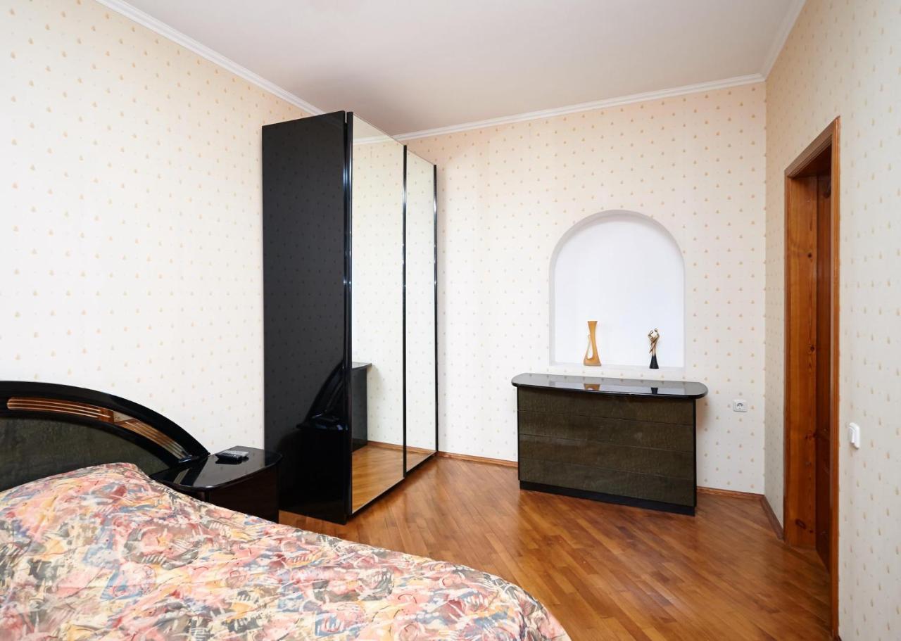 So Fashionable Apartment In The Heart Of مينسك المظهر الخارجي الصورة